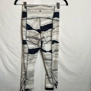 Lululemon leggings true self cropped no‎ size no tag
